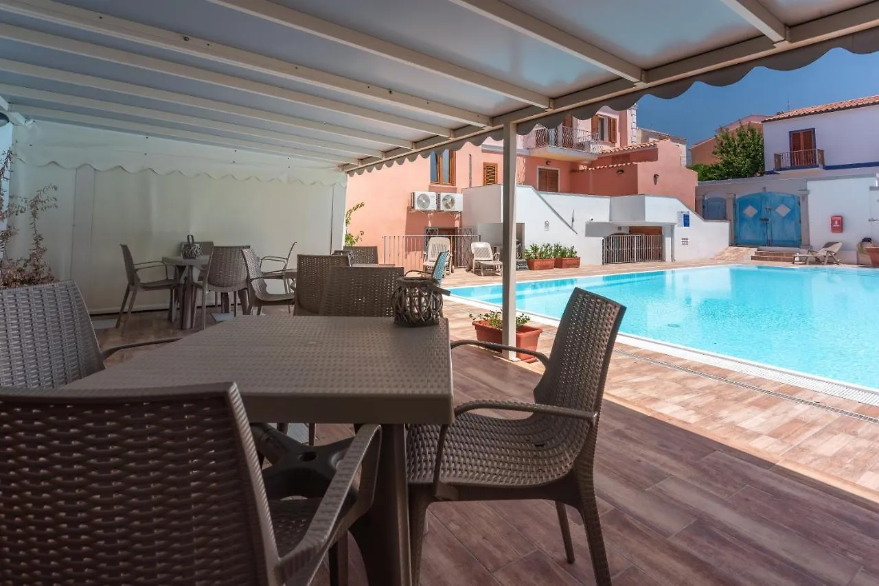 Relaxing Cristal Blu Studio Sleeps 4 Santa Teresa Gallura
