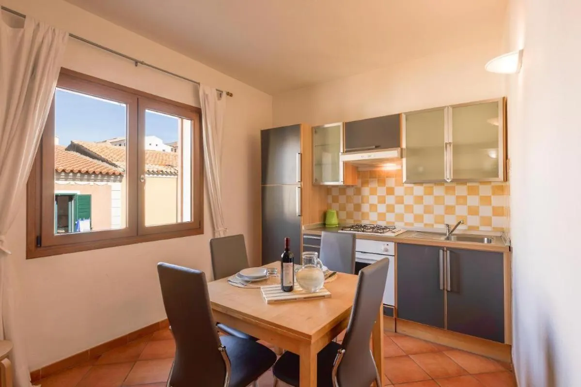 Relaxing Cristal Blu Studio Sleeps 4 Santa Teresa Gallura Italy