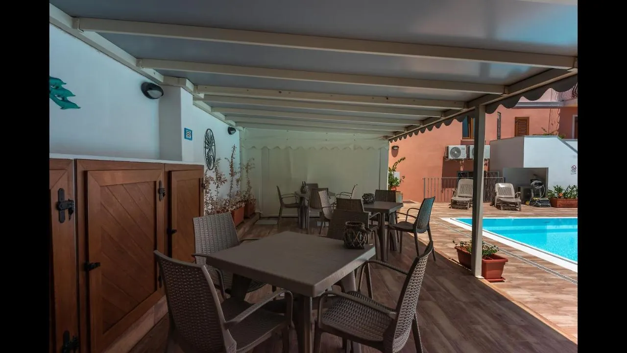 Relaxing Cristal Blu Studio Sleeps 4 Santa Teresa Gallura Italy